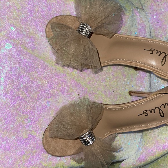 Heels - Picture 6 of 6